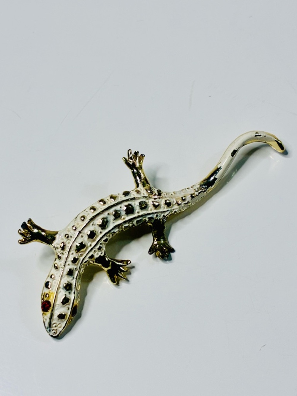 VTG Gold and White Lizard Brooch with Red Eye Lightweight Eclectic Everyday - Picture 2 of 14